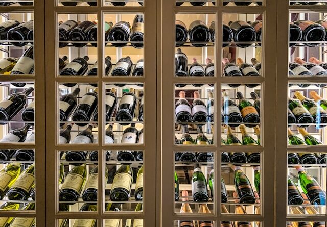 cantina vino Foto di Nick Fewings su Unsplash nick-fewings-SKAyvHsQrOc-unsplash